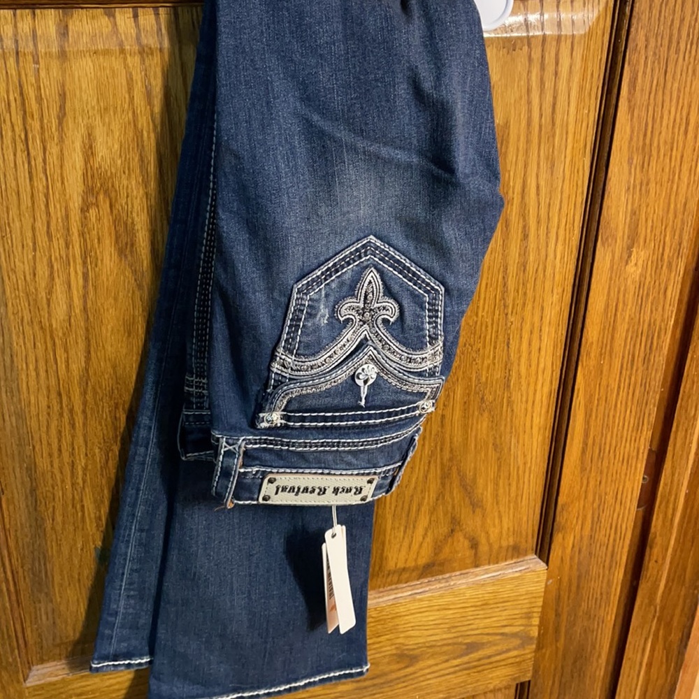 BNWT!!! 28 women’s Rock Revival Jeans